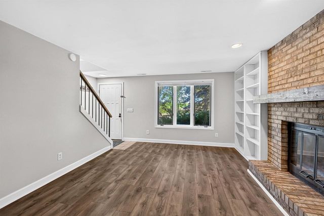 6005 Williamsburg Way, Madison, WI 53719
