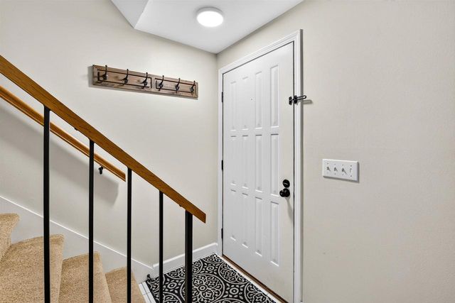 6005 Williamsburg Way, Madison, WI 53719