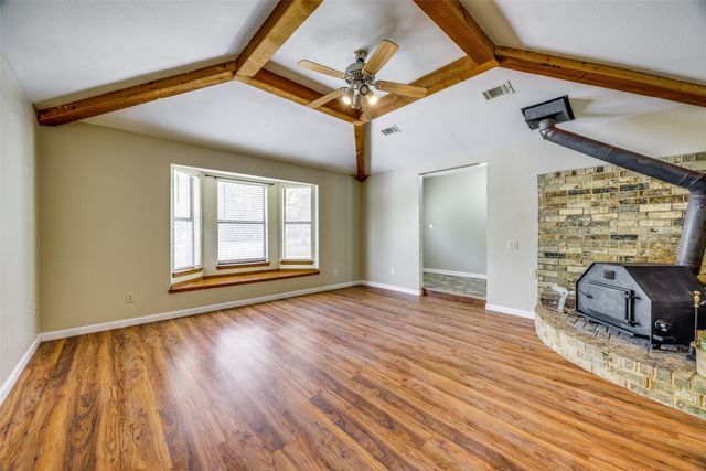 2088 County Road 1215, Savoy, TX 75479