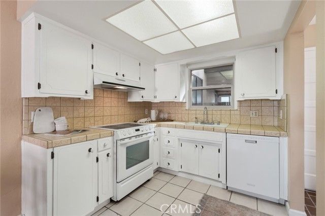 1142 N Gem Street, Tulare, CA 93274