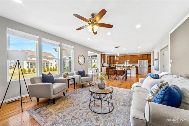 4319 Silver Bell Court, Naperville, IL 60564