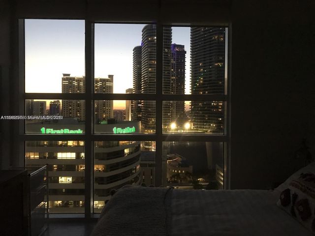 950 Brickell Bay Dr 2001, Miami, FL 33131