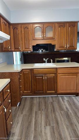 34881 Lynn Drive, Romulus, MI 48174