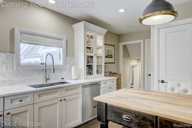3105 Culbertson Avenue, Rochester Hills, MI 48307