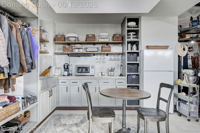 3105 Culbertson Avenue, Rochester Hills, MI 48307