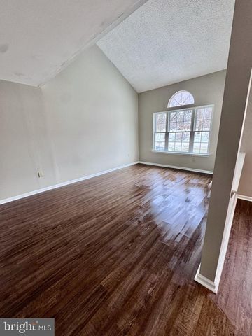 25 SEQUOIA DR, Newtown, PA 18940