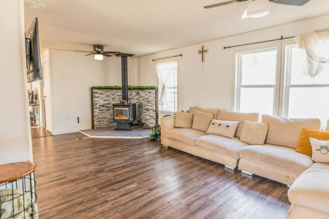 19223 N Poe Valley Road, Klamath Falls, OR 97603