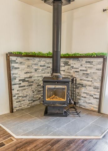 19223 N Poe Valley Road, Klamath Falls, OR 97603