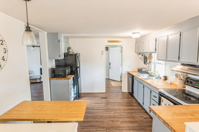 19223 N Poe Valley Road, Klamath Falls, OR 97603