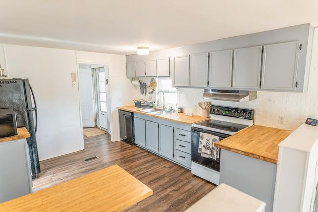 19223 N Poe Valley Road, Klamath Falls, OR 97603