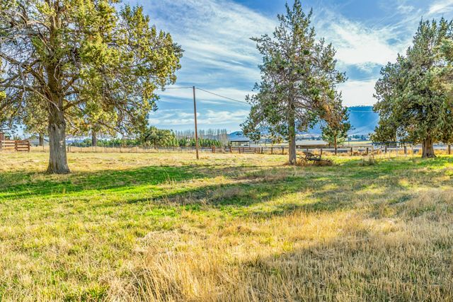 19223 N Poe Valley Road, Klamath Falls, OR 97603