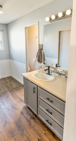 19223 N Poe Valley Road, Klamath Falls, OR 97603