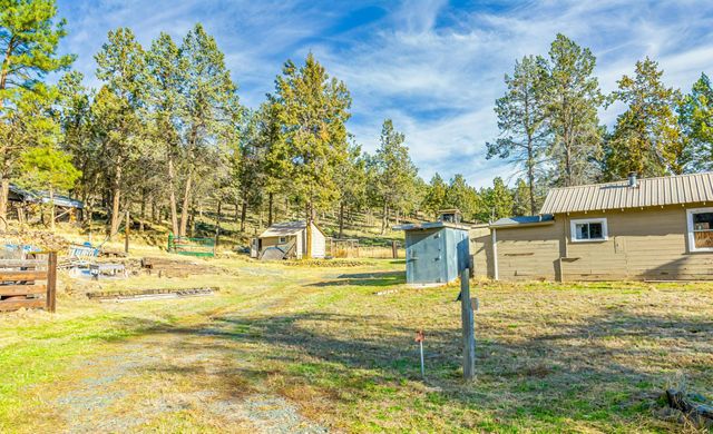 19223 N Poe Valley Road, Klamath Falls, OR 97603