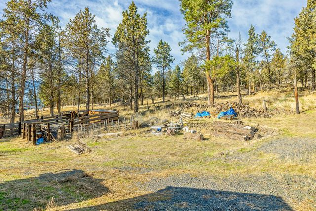 19223 N Poe Valley Road, Klamath Falls, OR 97603