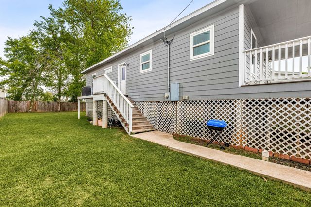 805 E Mulberry Avenue, Wharton, TX 77488