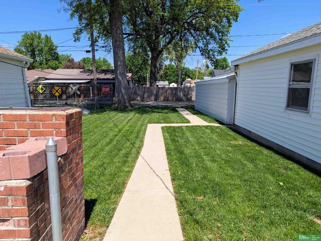 308 E Mission Avenue, Bellevue, NE 68005