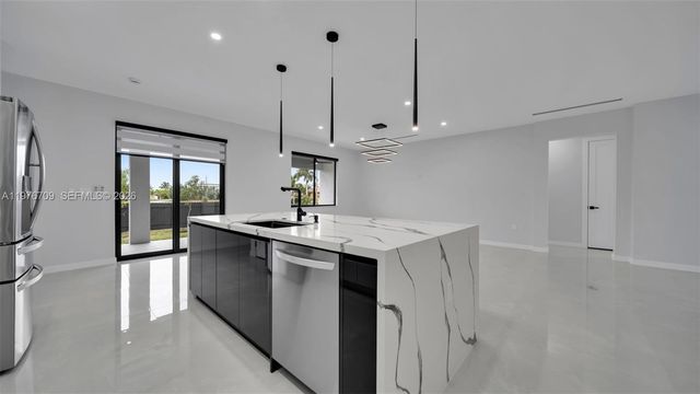 910 NW 36, Cape Coral, FL 33993