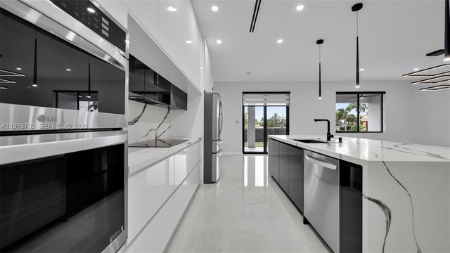 910 NW 36, Cape Coral, FL 33993