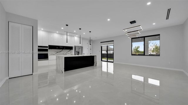 910 NW 36, Cape Coral, FL 33993