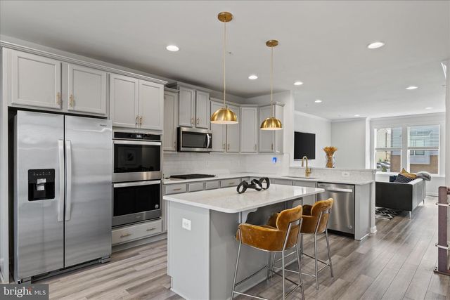 4916 VISTA GLEN LN, Lanham, MD 20706