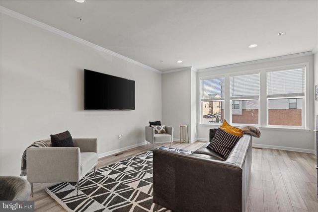 4916 VISTA GLEN LN, Lanham, MD 20706