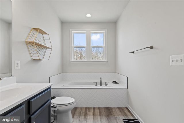 4916 VISTA GLEN LN, Lanham, MD 20706