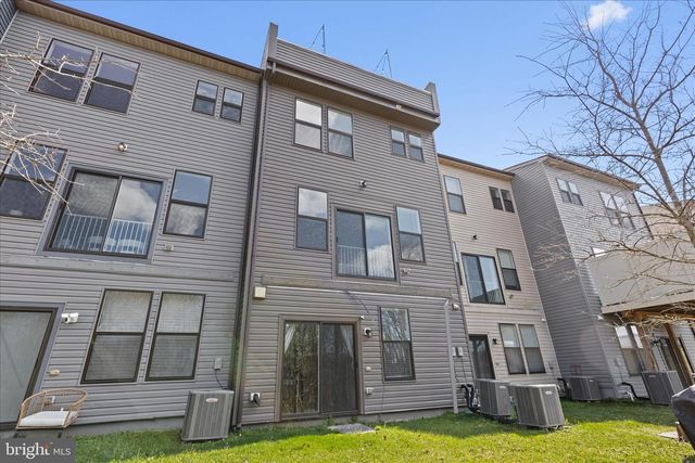 4916 VISTA GLEN LN, Lanham, MD 20706