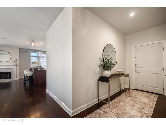 1414 N Wells Street 402, Chicago, IL 60610