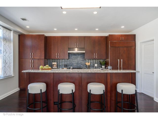 1414 N Wells Street 402, Chicago, IL 60610