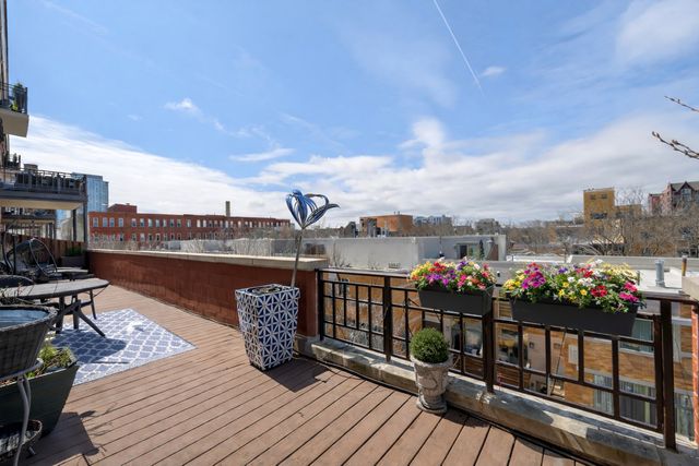 1414 N Wells Street 402, Chicago, IL 60610