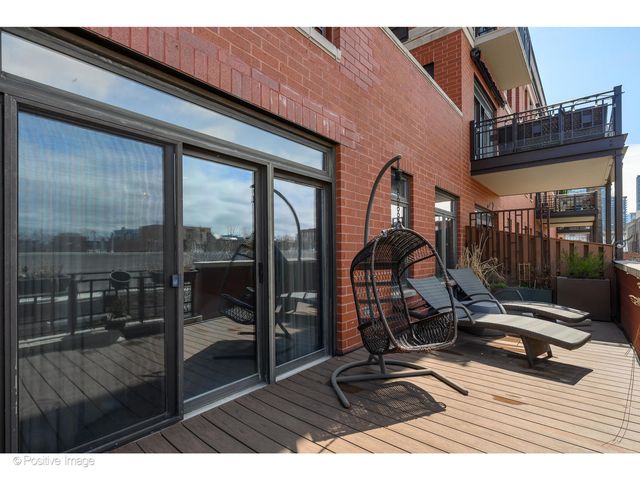 1414 N Wells Street 402, Chicago, IL 60610