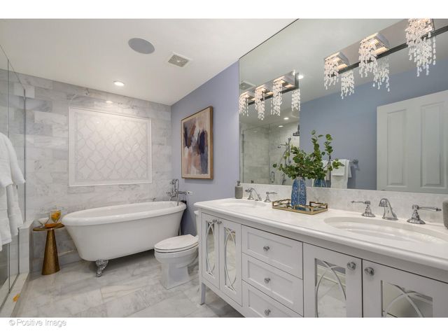 1414 N Wells Street 402, Chicago, IL 60610