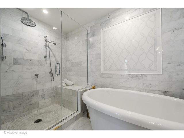 1414 N Wells Street 402, Chicago, IL 60610