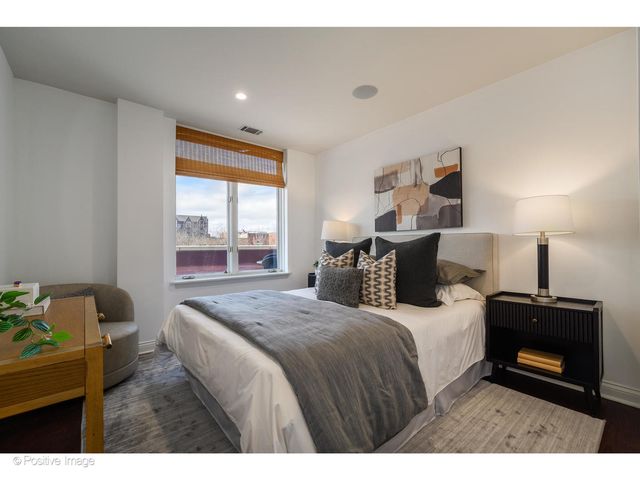 1414 N Wells Street 402, Chicago, IL 60610