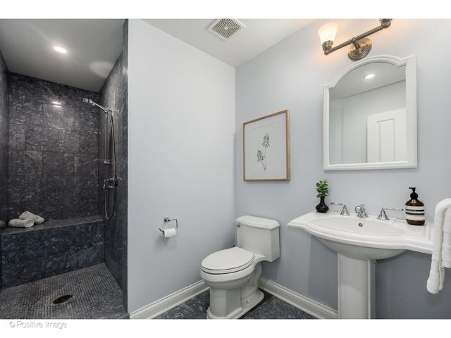 1414 N Wells Street 402, Chicago, IL 60610