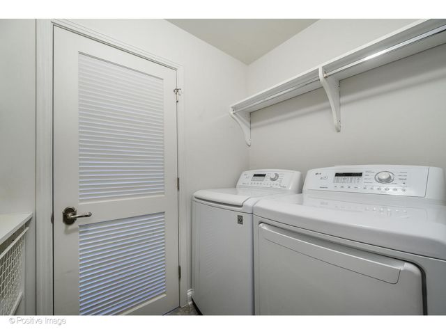 1414 N Wells Street 402, Chicago, IL 60610