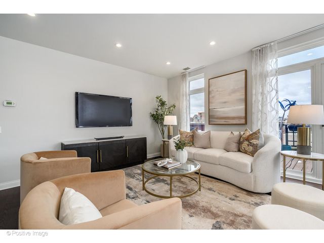 1414 N Wells Street 402, Chicago, IL 60610