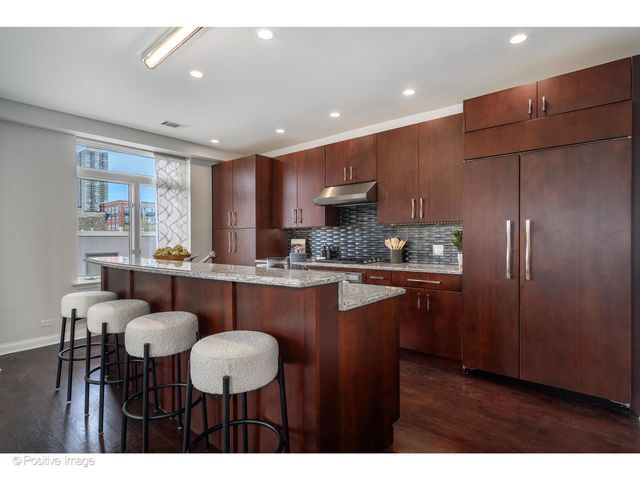 1414 N Wells Street 402, Chicago, IL 60610