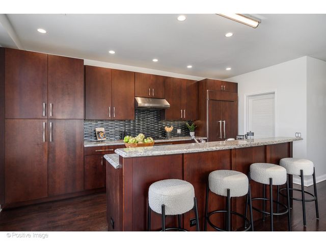 1414 N Wells Street 402, Chicago, IL 60610