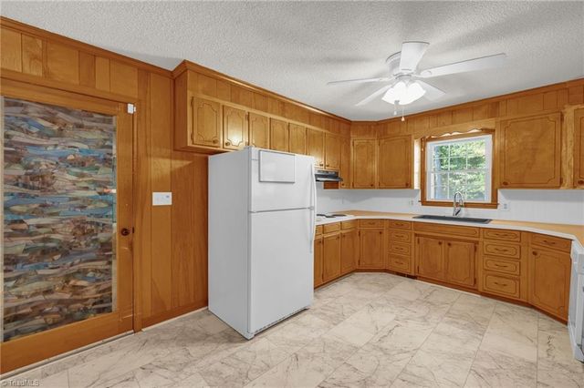 702 Cedar Lane, Reidsville, NC 27320