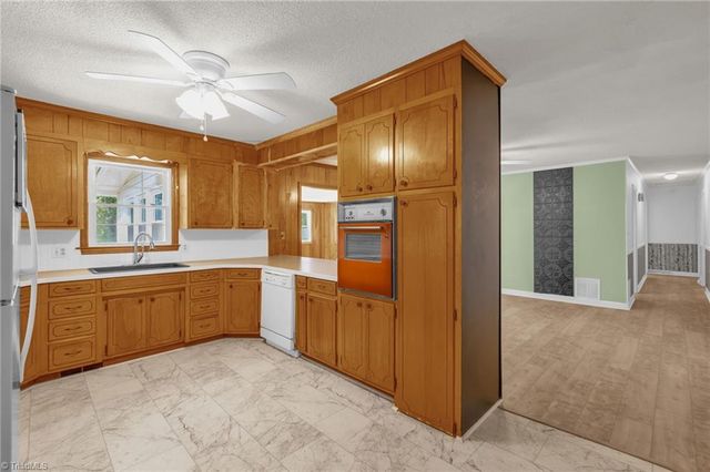 702 Cedar Lane, Reidsville, NC 27320