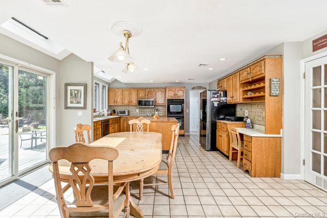41 Astor Avenue, Saint James, NY 11780