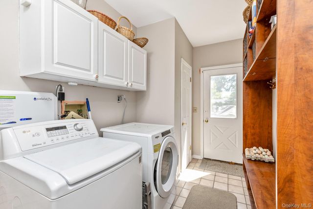 41 Astor Avenue, Saint James, NY 11780