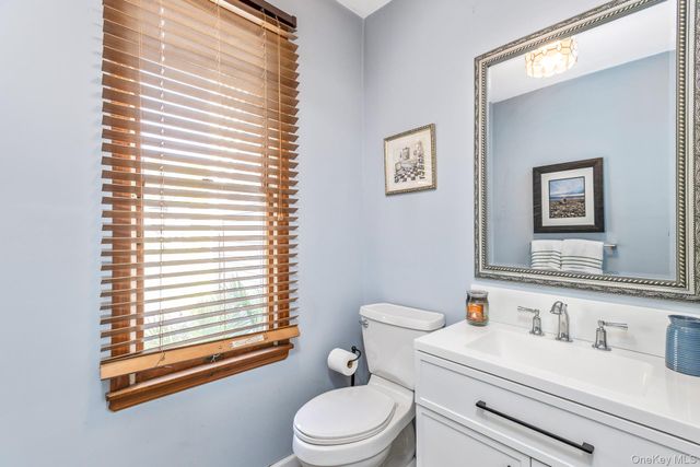 41 Astor Avenue, Saint James, NY 11780