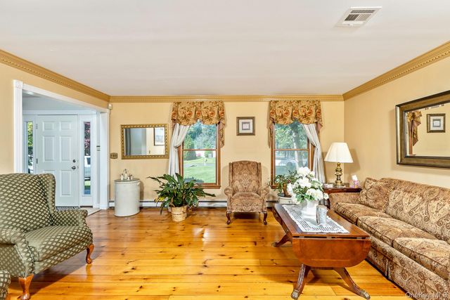 41 Astor Avenue, Saint James, NY 11780