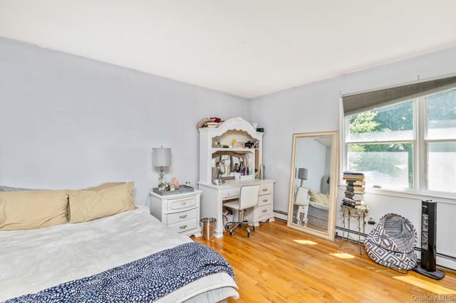 41 Astor Avenue, Saint James, NY 11780