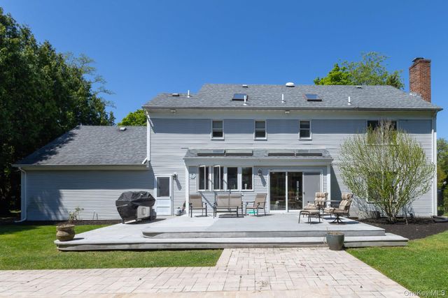 41 Astor Avenue, Saint James, NY 11780