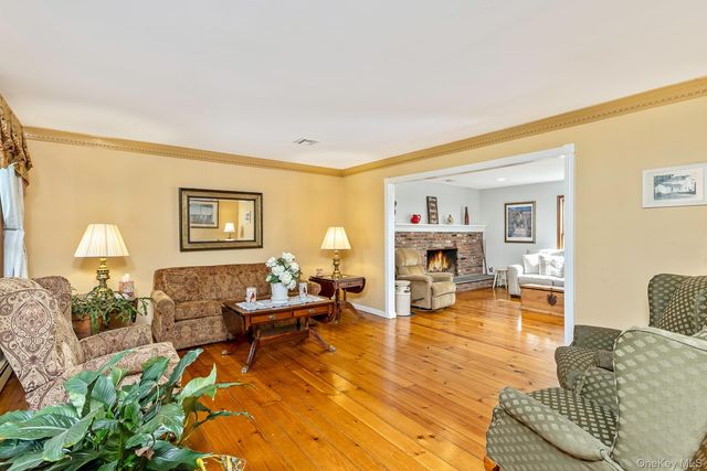 41 Astor Avenue, Saint James, NY 11780