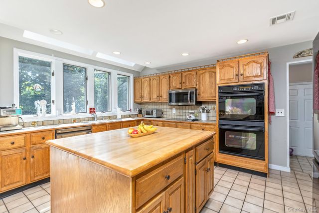 41 Astor Avenue, Saint James, NY 11780