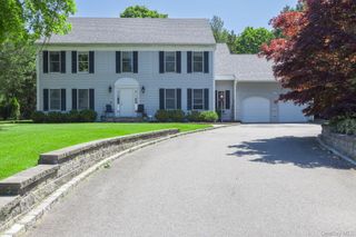 41 Astor Avenue, Saint James, NY 11780